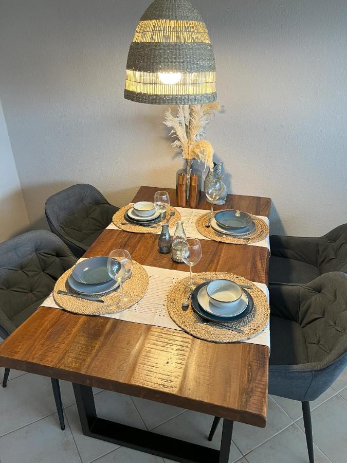 Dock 19 In Apartment